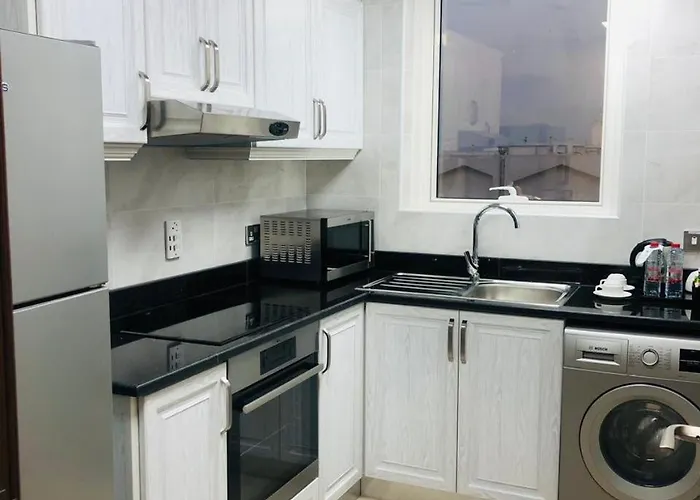 Baniyas Plaza Hotel Apartments